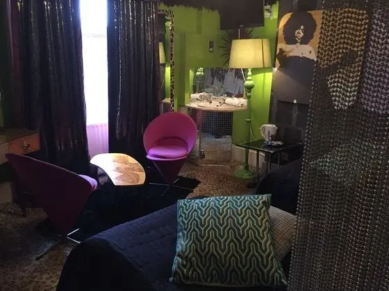 Tek Büyük Yataklı Oda, Banyolu/Duşlu