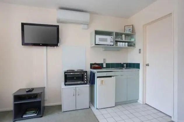 Standard Stüdyo (Studio Shower)
