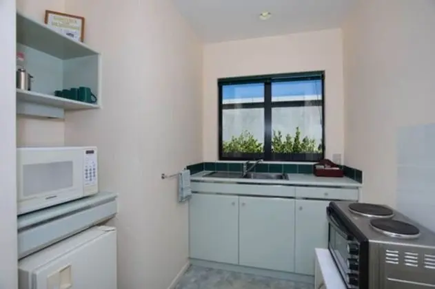 Standard Stüdyo (Studio Shower)