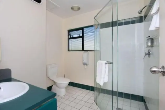 Standard Stüdyo (Studio Shower)
