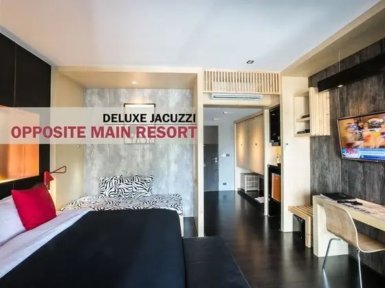 Deluxe Jacuzzi Suite Opposite Main Resort
