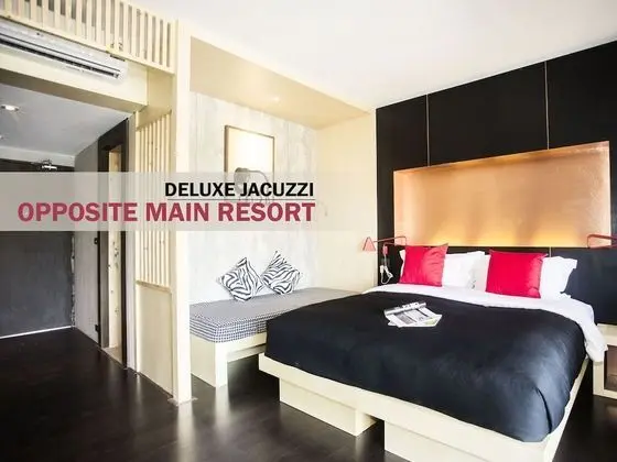 Deluxe Jacuzzi Suite Opposite Main Resort
