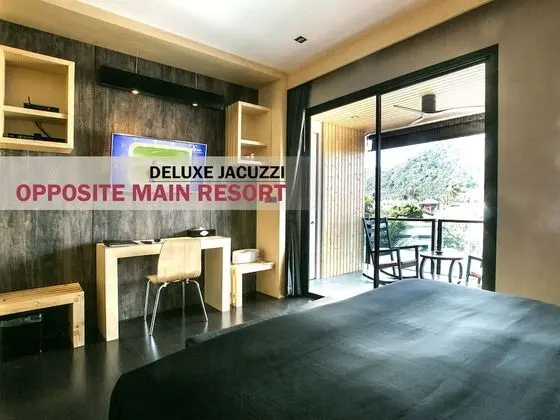 Deluxe Jacuzzi Suite Opposite Main Resort