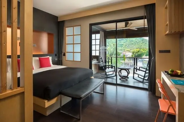 Deluxe Jacuzzi Suite Opposite Main Resort