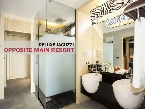 Deluxe Jacuzzi Suite Opposite Main Resort