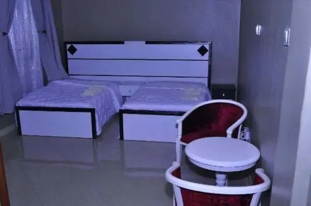 İki Ayrı Yataklı Oda, Sigara İçilmez