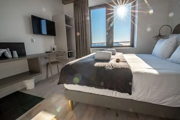 Tek Büyük Yataklı Oda, Sigara İçilmez, Denize Bakan (Ile Molene)
