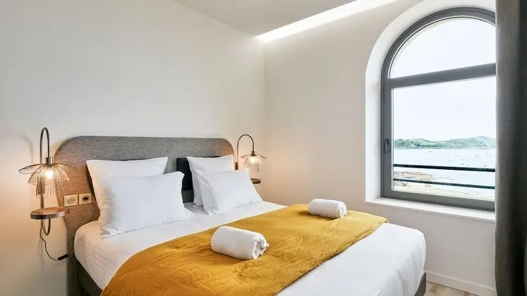 Tek Büyük Yataklı Oda, Sigara İçilmez, Denize Bakan (Ile Molene)