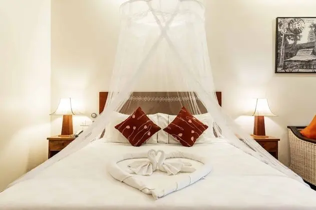 Deluxe Tek Büyük Yataklı Oda, Havuz Manzaralı