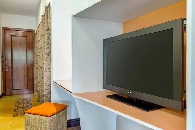 Deluxe Tek Büyük Yataklı Oda, Havuz Manzaralı