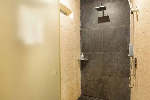 Deluxe Tek Büyük Yataklı Oda, Havuz Manzaralı