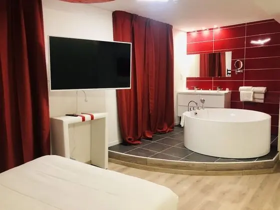 Honeymoon Süit, Banyolu/Duşlu, Kanal Manzaralı (Baignoire 2 Personnes)