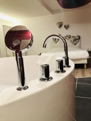 Honeymoon Süit, Banyolu/Duşlu, Kanal Manzaralı (Baignoire 2 Personnes)