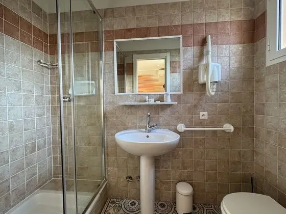 Üç Kişilik Oda