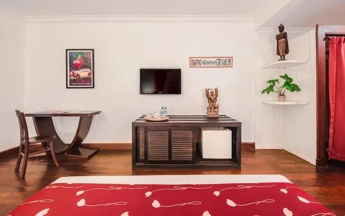 Deluxe Tek Büyük veya İki Ayrı Yataklı Oda, Havuz Manzaralı