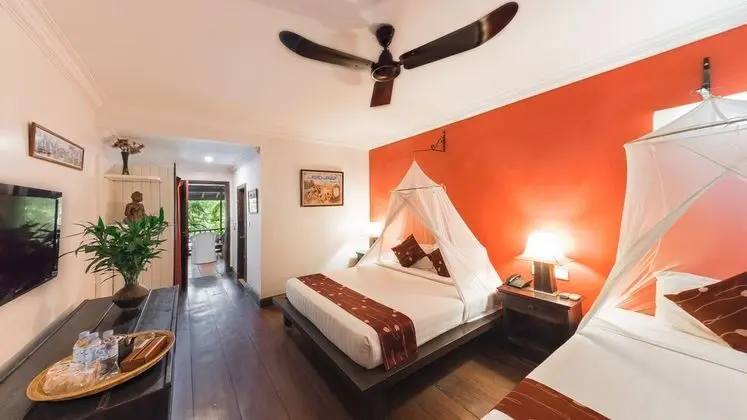 Deluxe Üç Kişilik Oda, Havuz Manzaralı