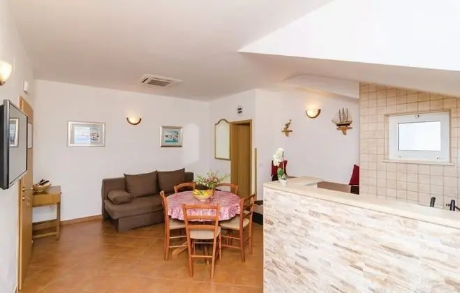 Apart Daire (Pavo - comfortable with parking space)