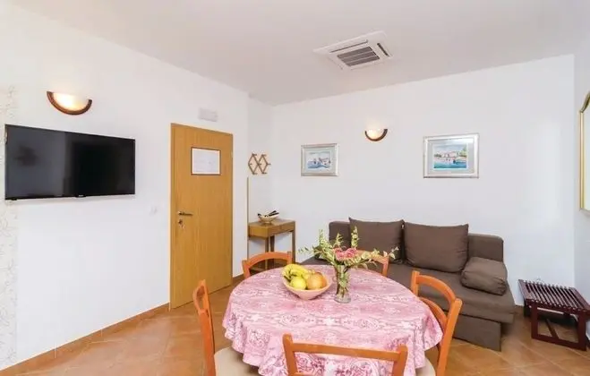 Apart Daire (Pavo - comfortable with parking space)