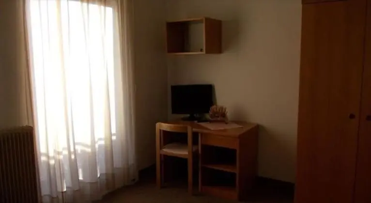Basic Tek Büyük Yataklı Oda