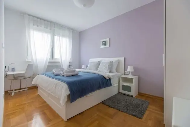 Tek Büyük Yataklı Oda, Ortak Banyo (2)