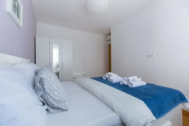 Tek Büyük Yataklı Oda, Ortak Banyo (2)