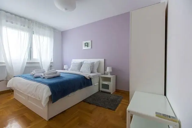 Tek Büyük Yataklı Oda, Ortak Banyo (2)