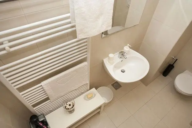 Tek Büyük Yataklı Oda, Ortak Banyo (2)