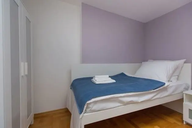 Tek Kişilik Oda, Ortak Banyo (5)