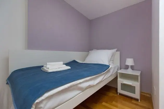 Tek Kişilik Oda, Ortak Banyo (5)