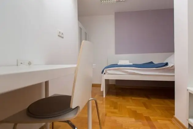 Tek Kişilik Oda, Ortak Banyo (5)