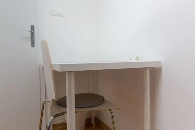 Tek Kişilik Oda, Ortak Banyo (5)