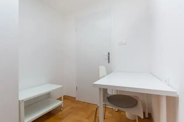 Tek Kişilik Oda, Ortak Banyo (5)
