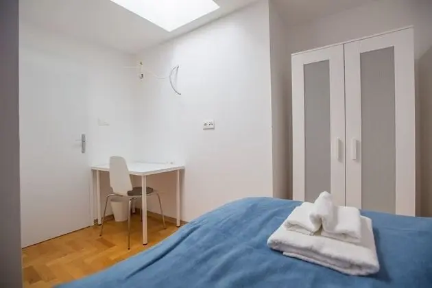 Tek Kişilik Oda, Ortak Banyo (5)