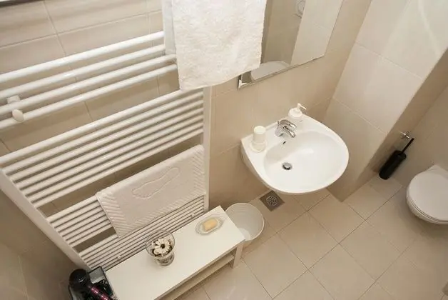 Tek Kişilik Oda, Ortak Banyo (5)