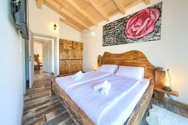 Luxury Villa, Üzüm Asması Manzaralı, Havuz Kenarı (2)