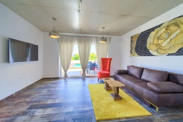 Luxury Villa, Üzüm Asması Manzaralı, Havuz Kenarı (2)