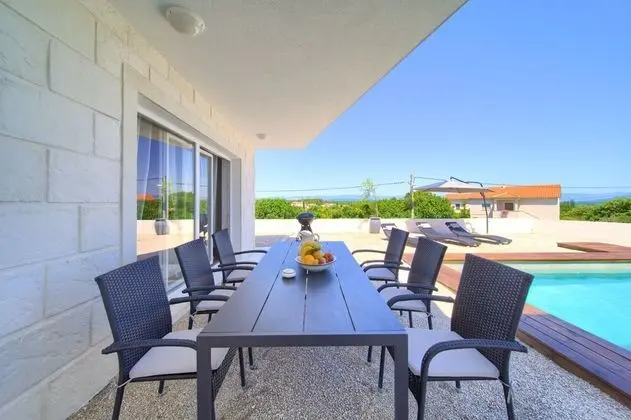 Luxury Villa, Üzüm Asması Manzaralı, Havuz Kenarı (2)