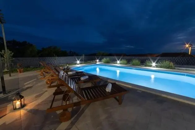 Ev (Pax - with pool - H(4+2))