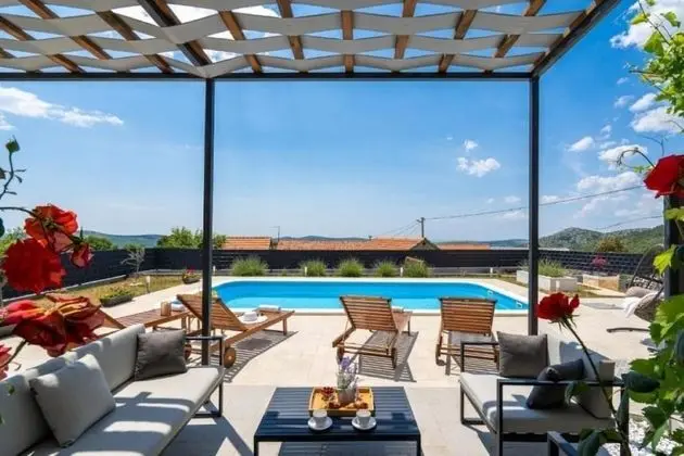 Ev (Pax - with pool - H(4+2))