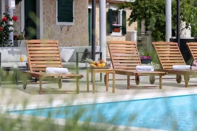 Ev (Pax - with pool - H(4+2))