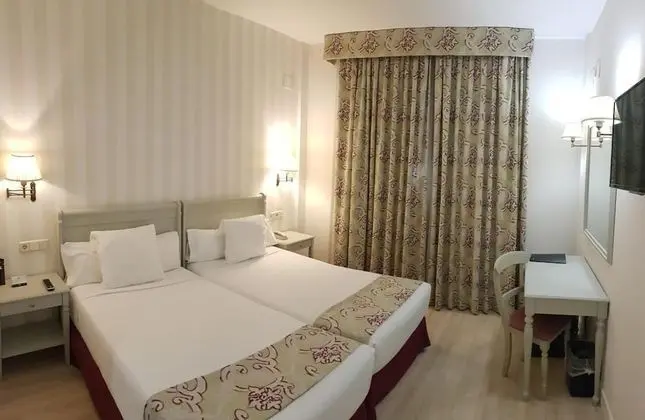 Standard Tek Büyük veya İki Ayrı Yataklı Oda