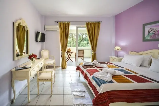 Tek Büyük veya İki Ayrı Yataklı Oda, Bahçe Manzaralı