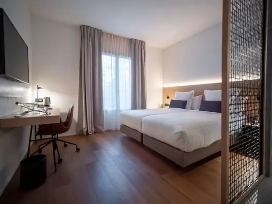Premium Tek Büyük Yataklı Oda