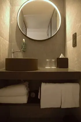 Premium Tek Büyük Yataklı Oda
