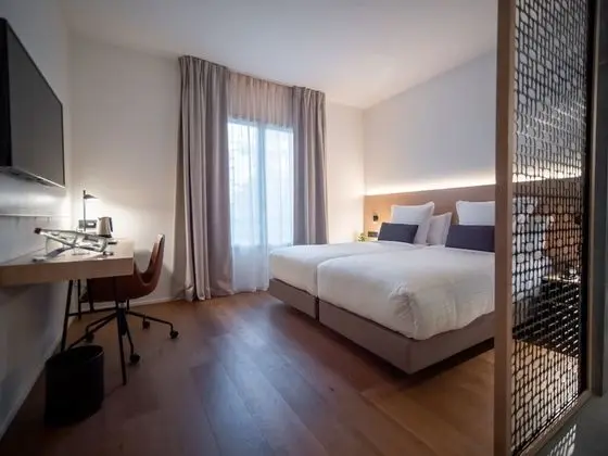 Premium Tek Büyük Yataklı Oda