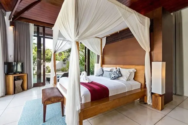 Deluxe Villa, 3 Yatak Odası, Sigara İçilebilir, Havuz Manzaralı