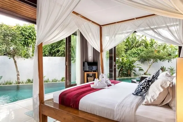 Deluxe Villa, 3 Yatak Odası, Sigara İçilebilir, Havuz Manzaralı