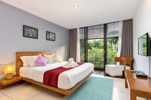 Deluxe Villa, 3 Yatak Odası, Sigara İçilebilir, Havuz Manzaralı