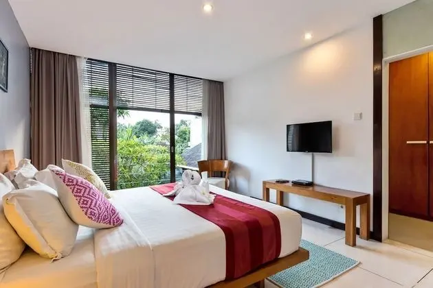 Deluxe Villa, 3 Yatak Odası, Sigara İçilebilir, Havuz Manzaralı