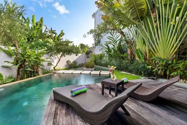 Deluxe Villa, 3 Yatak Odası, Sigara İçilebilir, Havuz Manzaralı